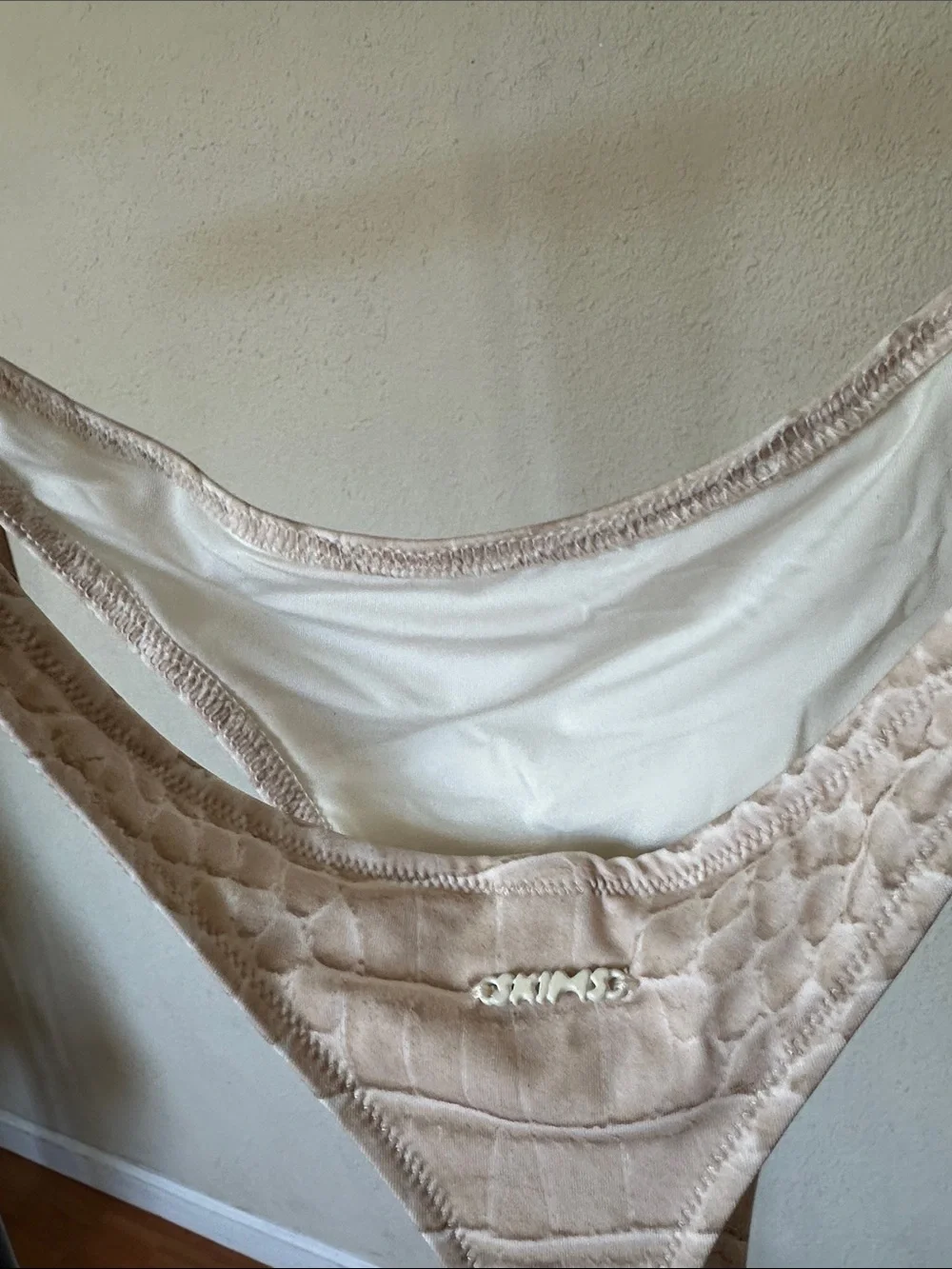 SKIMS Thong Bikini Bottom Size Egret crocodile print NWT